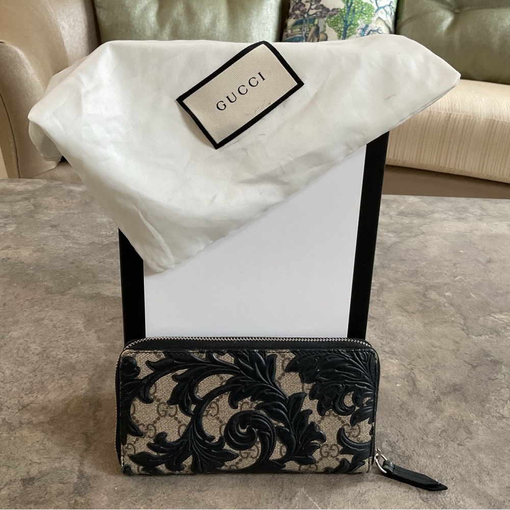 💥💥SOLD💥💥GUCCI SUPREME MONOGRAM ARABESQUE WALLET